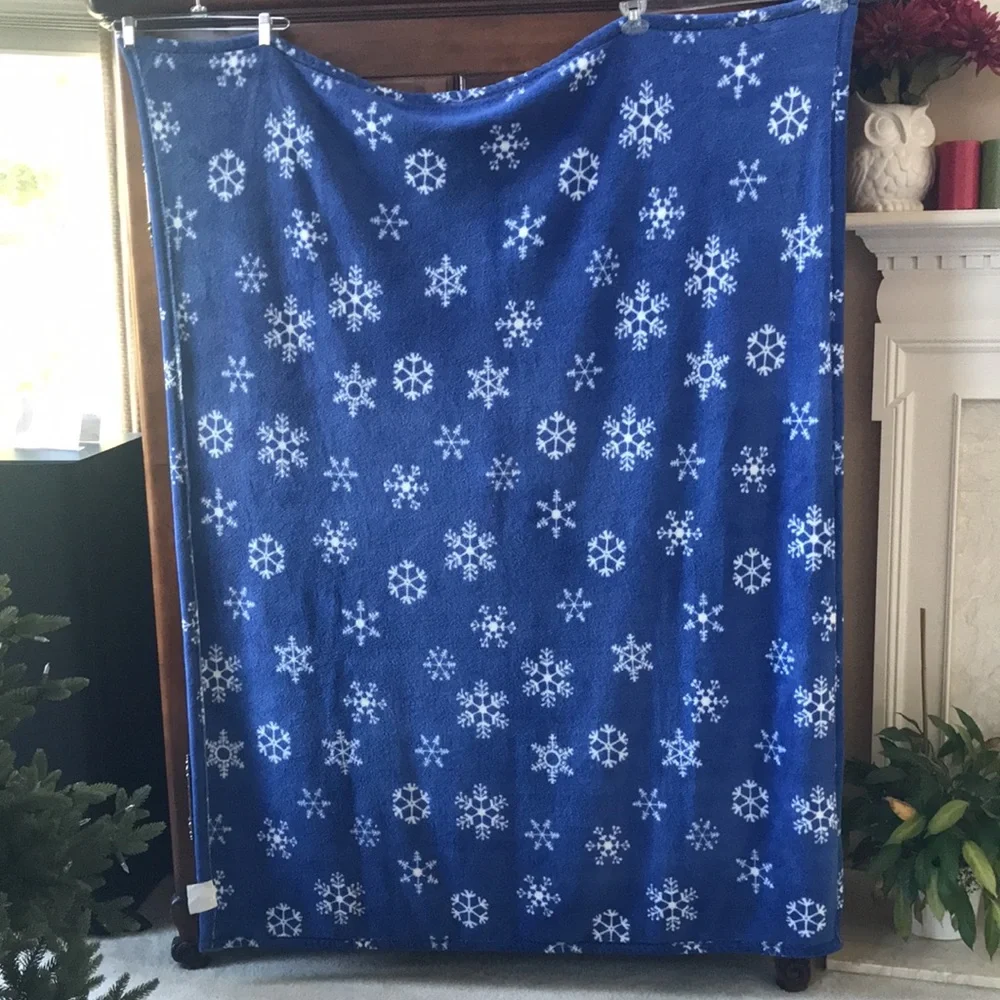 Plush Holiday Snowflake Throw